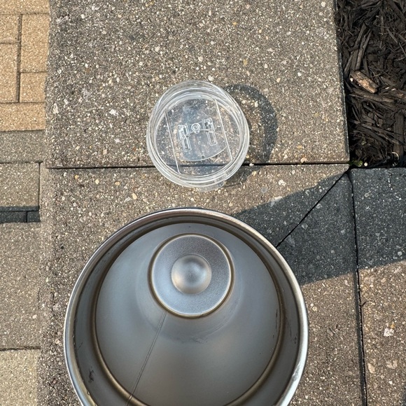 U of M 24 oz. Maize and Blue Tumbler with M Logo - Picture 3 of 4